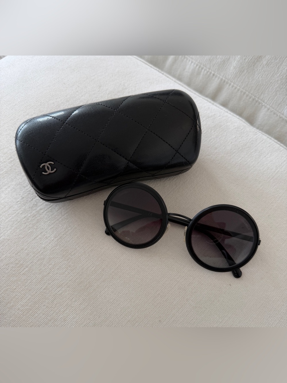 CHANEL 4226 c.101/S6 Round Black Sunglasses 50-26-140 + Case & Pouch